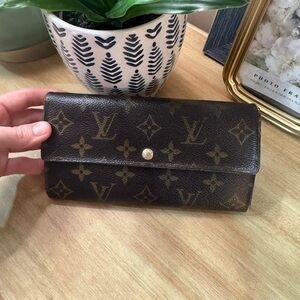 Louis Vuitton Monogram Sarah Wallet